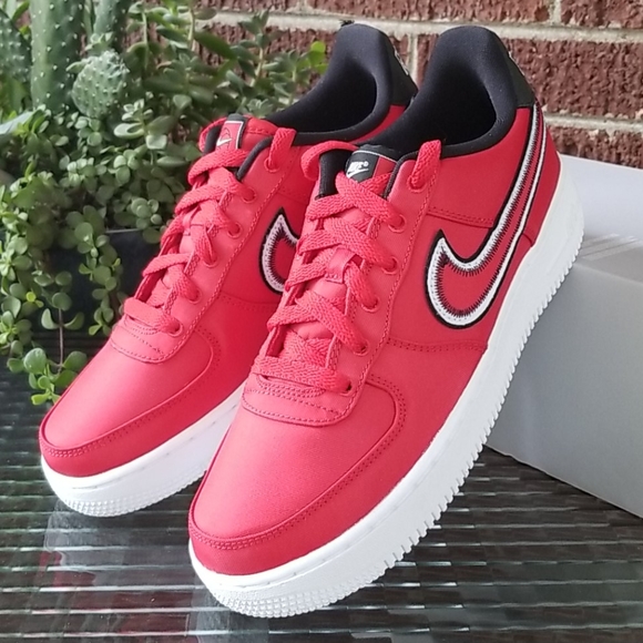 nike air force 1 reverse swoosh